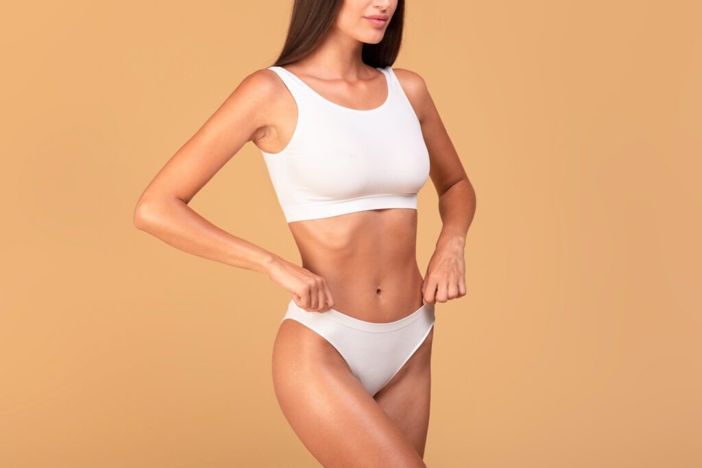 Ästhetische Behandlung unrecognizable well fit lady in white underwear de 2023 11 27 04 51 19 utc